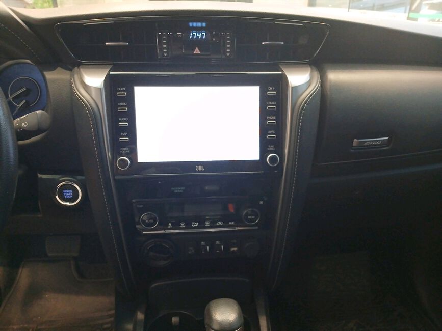 HILUX SW4 2.8 D-4D TURBO DIESEL SRX 4X4 AUTOMÁTICO