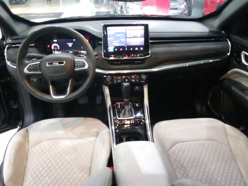 COMMANDER 1.3 T270 TURBO FLEX OVERLAND AT6