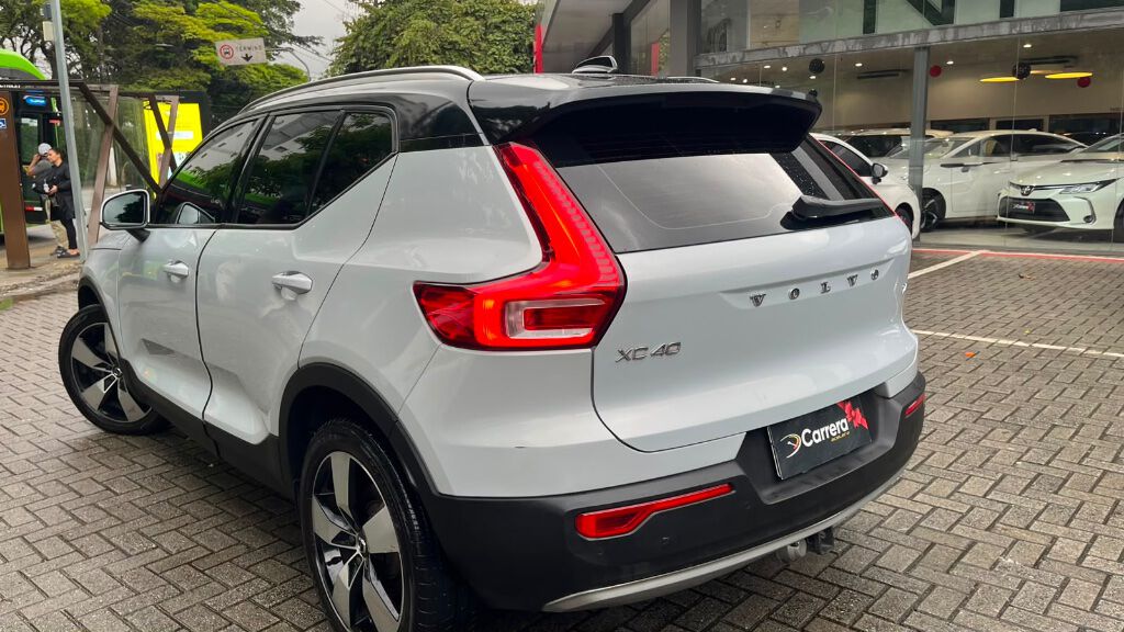 XC40 2.0 T4 GASOLINA MOMENTUM GEARTRONIC