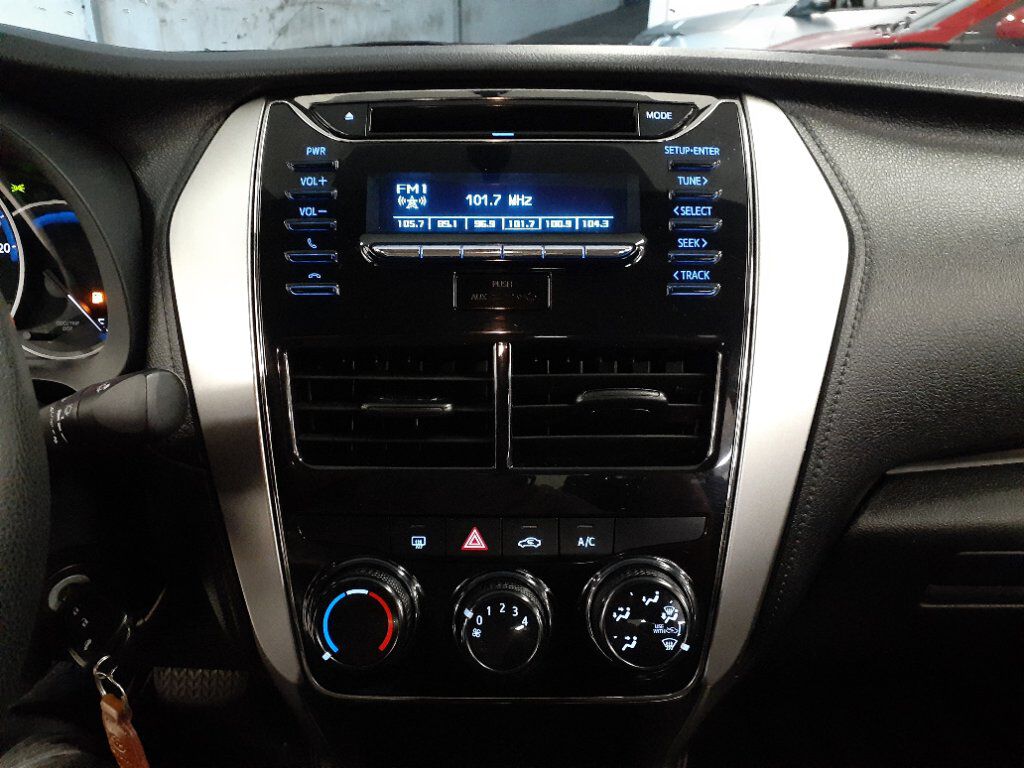YARIS 1.5 16V FLEX SEDAN XL LIVE MULTIDRIVE