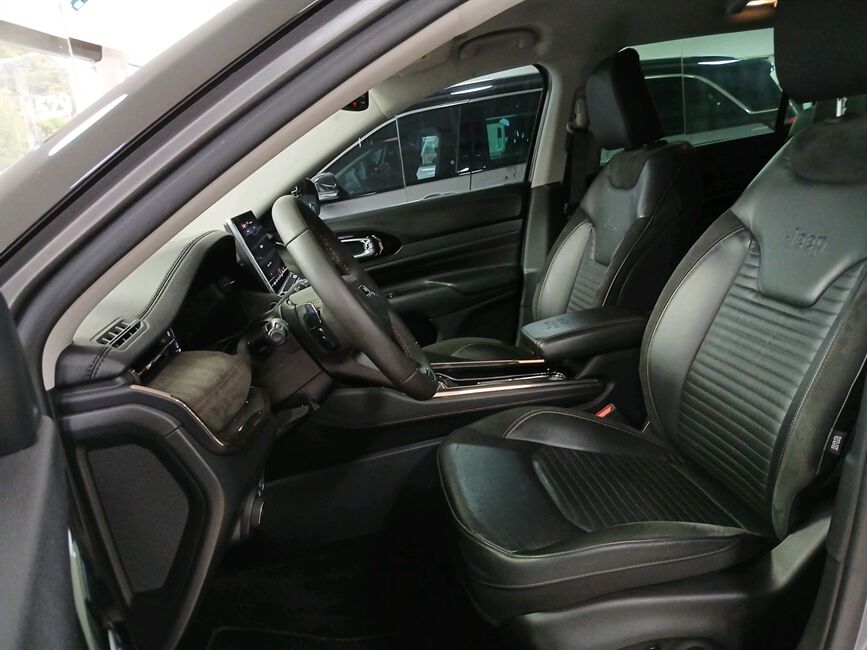 COMMANDER 1.3 T270 TURBO FLEX LIMITED AT6