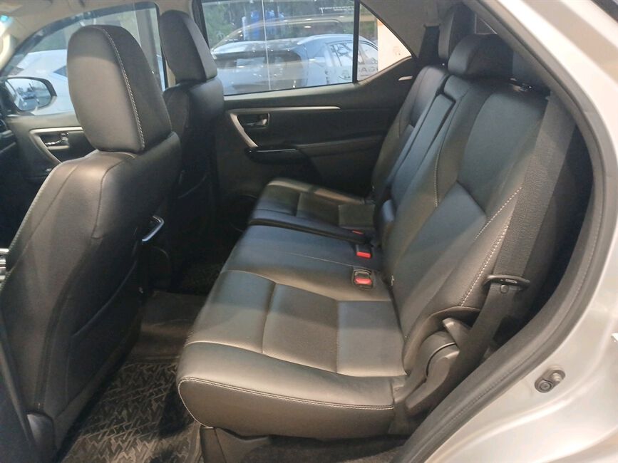 HILUX SW4 2.8 D-4D TURBO DIESEL SRX 4X4 AUTOMÁTICO