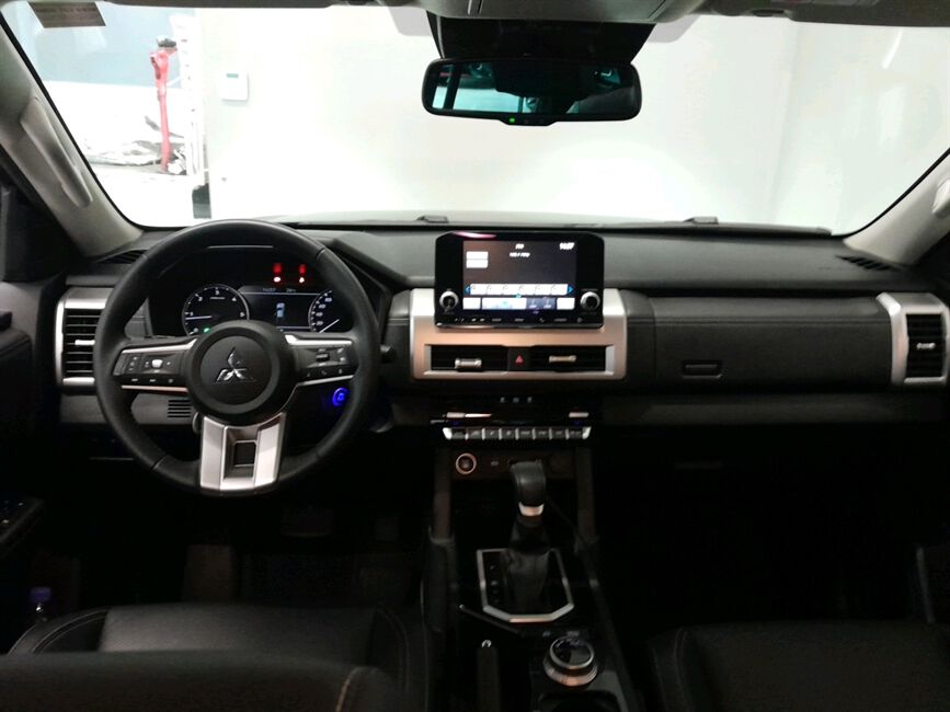 TRITON 2.4 BITURBO DIESEL CD HPE-S 4X4 AUTOMÁTICO