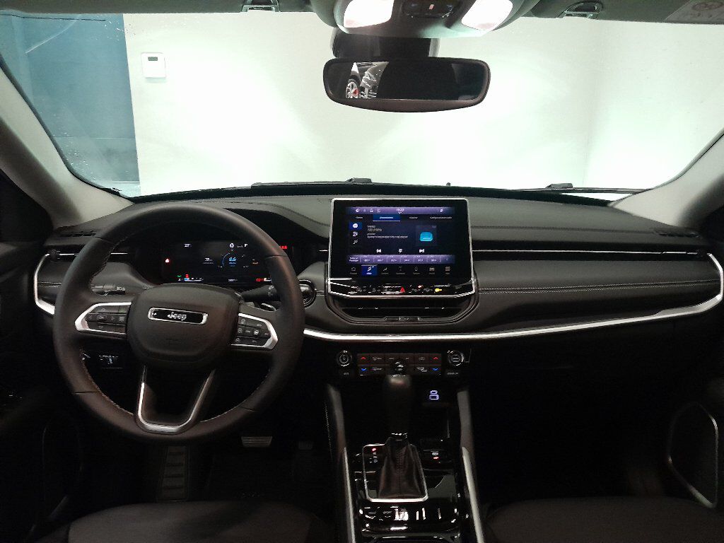 COMMANDER 1.3 T270 TURBO FLEX LONGITUDE AT6