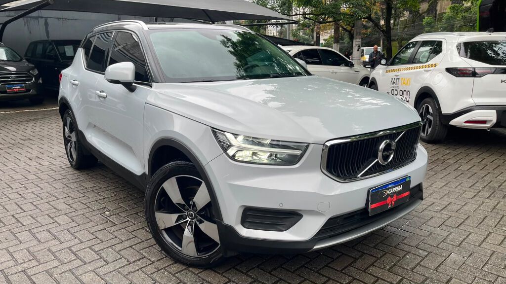 XC40 2.0 T4 GASOLINA MOMENTUM GEARTRONIC