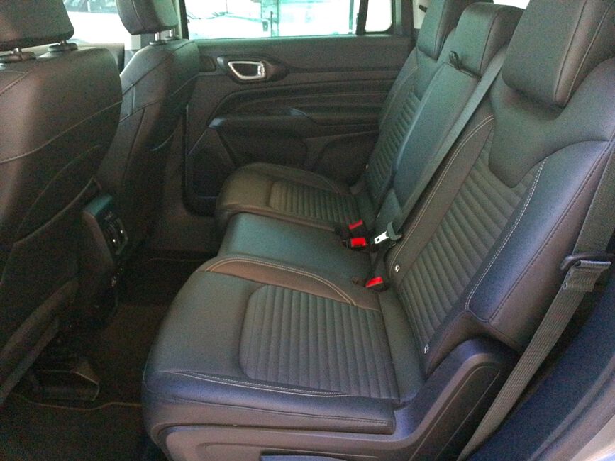 COMMANDER 1.3 T270 TURBO FLEX LONGITUDE AT6