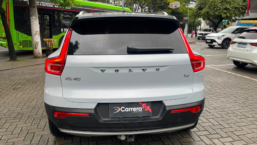 XC40 2.0 T4 GASOLINA MOMENTUM GEARTRONIC