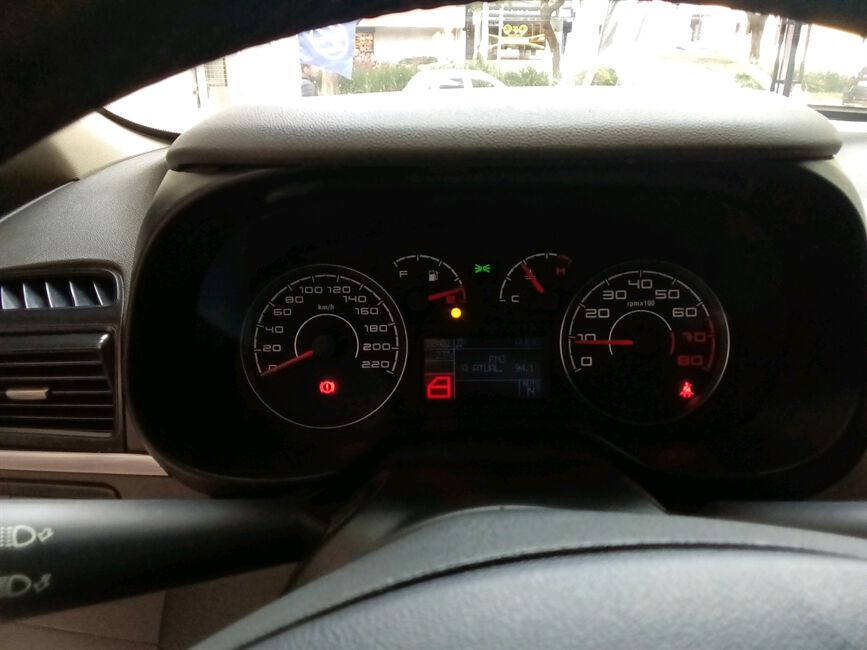 PUNTO 1.6 ESSENCE 16V FLEX 4P AUTOMATIZADO