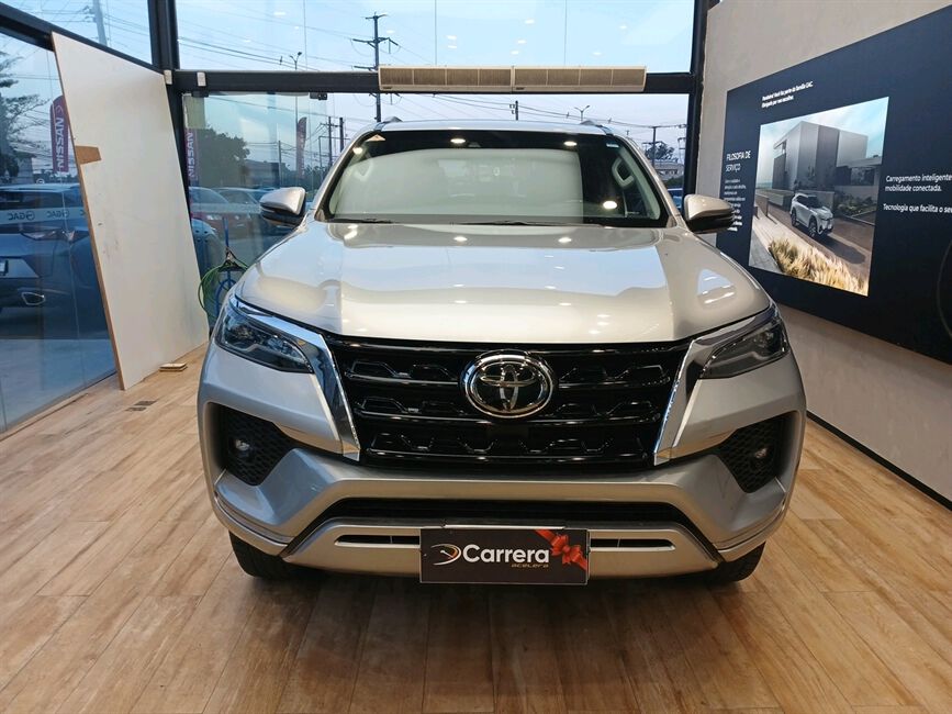 HILUX SW4 2.8 D-4D TURBO DIESEL SRX 4X4 AUTOMÁTICO