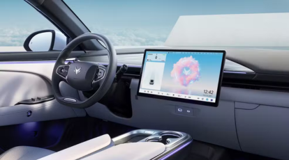 Central de 15,6 polegadas e head-up display de 22,8 polegadas