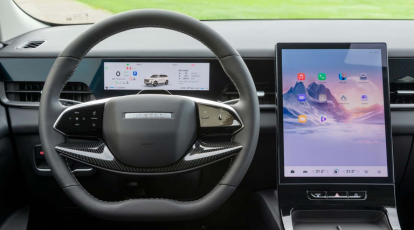 Tela vertical de 13,2" com Apple CarPlay e Android Auto sem fio