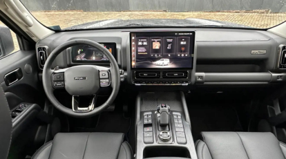 Tecnologia embarcada com painéis digitais de 12,3”