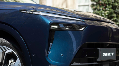 Faróis Full LED com comutação entre luz alta e baixa