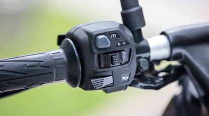 Freios a disco com ABS de duplo canal para maior segurança