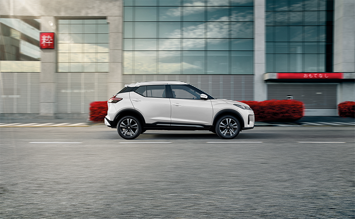 Descubra todos os ângulos e detalhes do Nissan Kicks Play 2025