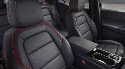 Bancos com ajuste elétrico, ventilação e aquecimento.