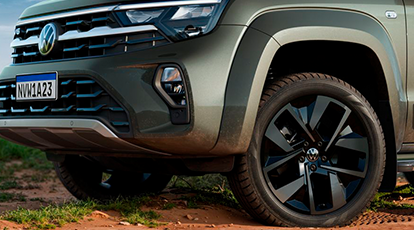 Interior premium com amplo espaço para motorista e passageiros