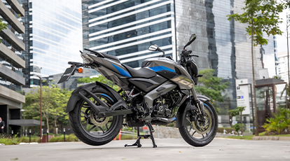 Design naked esportivo inspirado em motos maiores