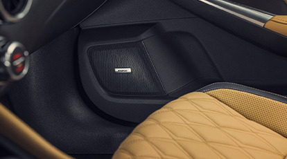 Som automotivo com assinatura Bose