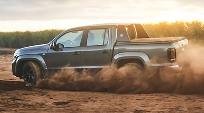 Bancos ergonômicos e acabamento sofisticado