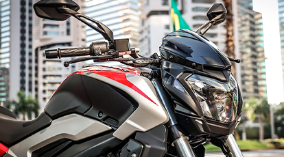 Design inspirado na Dominar 400, com visual touring esportivo