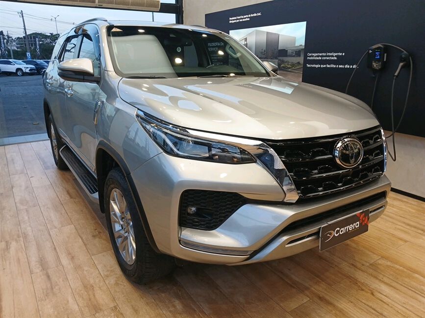 HILUX SW4 2.8 D-4D TURBO DIESEL SRX 4X4 AUTOMÁTICO