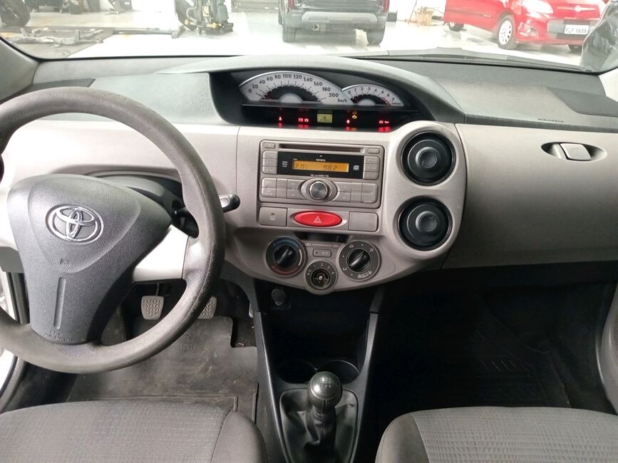 ETIOS 1.3 XS 16V FLEX 4P MANUAL