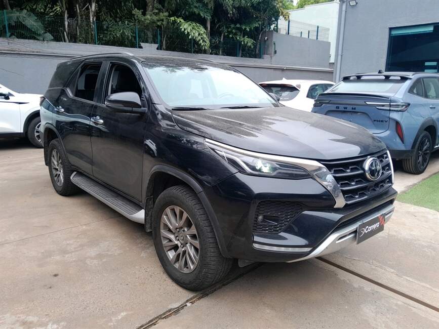 HILUX SW4 2.8 D-4D TURBO DIESEL SRX 4X4 AUTOMÁTICO