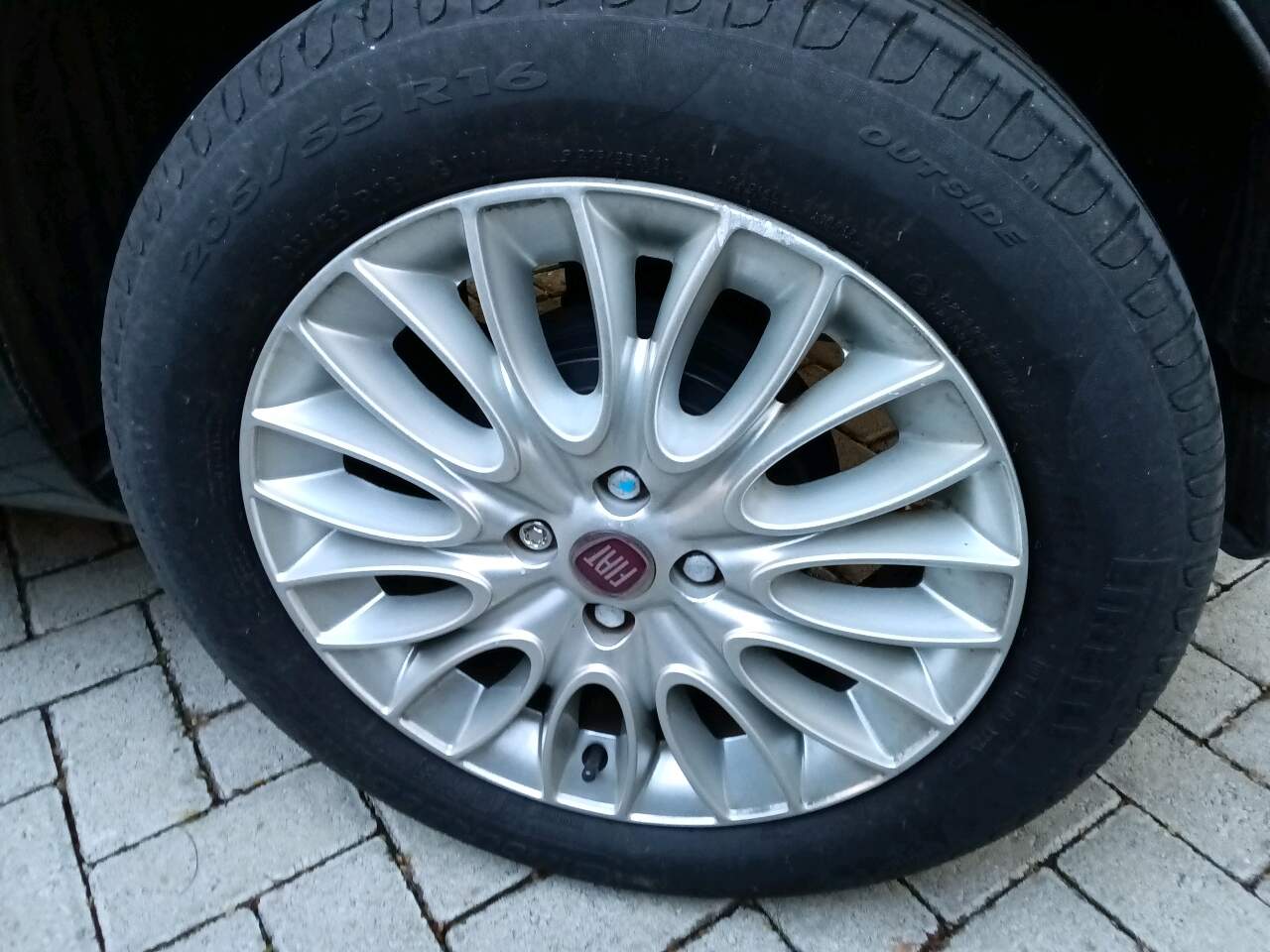 PUNTO 1.6 ESSENCE 16V FLEX 4P AUTOMATIZADO
