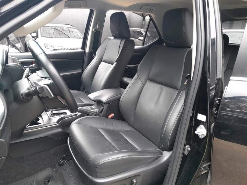HILUX SW4 2.8 D-4D TURBO DIESEL SRX 4X4 AUTOMÁTICO