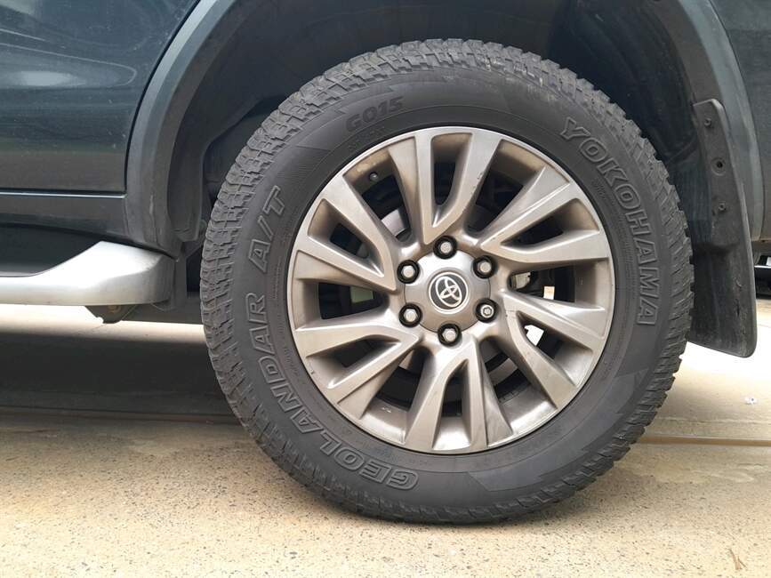HILUX SW4 2.8 D-4D TURBO DIESEL SRX 4X4 AUTOMÁTICO