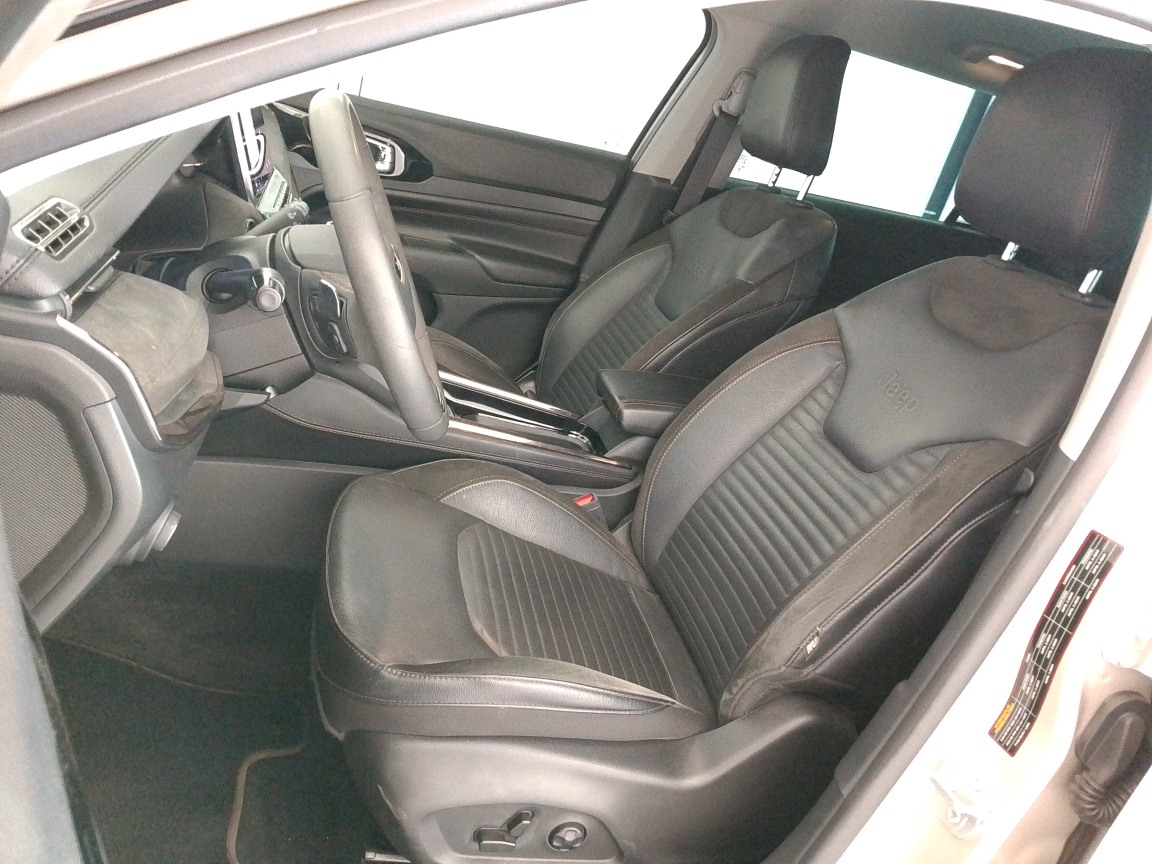 COMMANDER 1.3 T270 TURBO FLEX LIMITED AT6