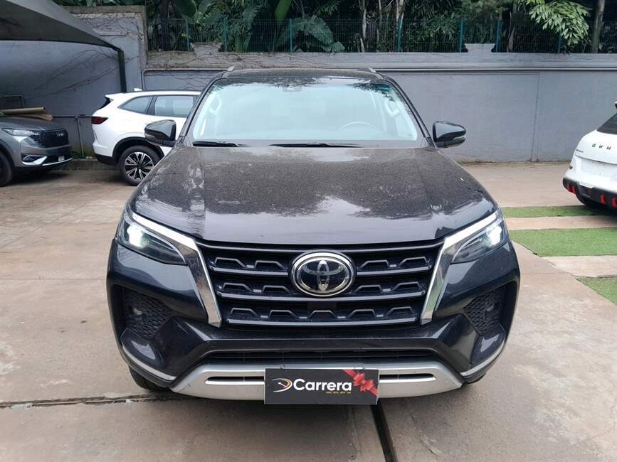 HILUX SW4 2.8 D-4D TURBO DIESEL SRX 4X4 AUTOMÁTICO