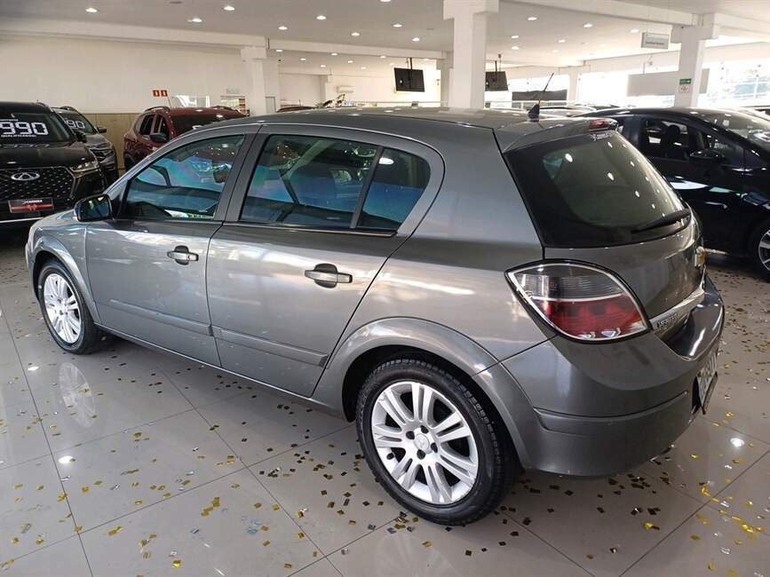 VECTRA 2.0 MPFI GT HATCH 8V FLEX 4P MANUAL